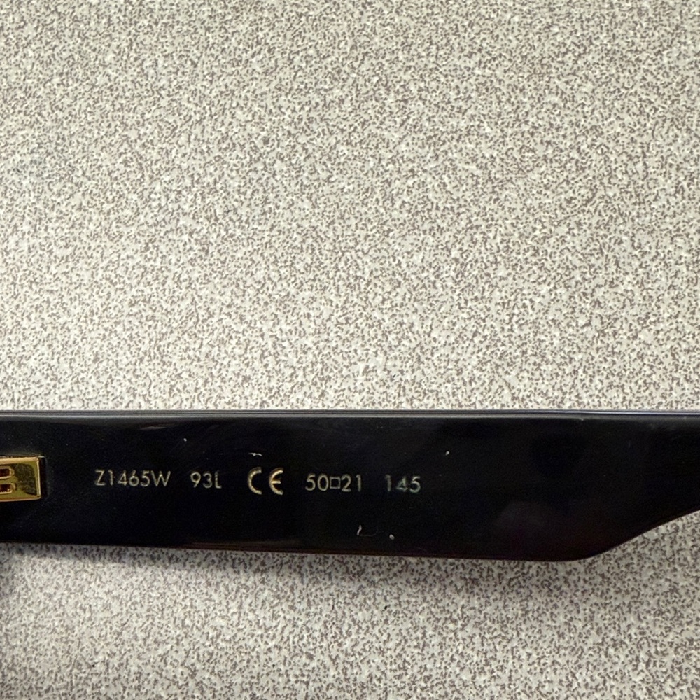 Louis Vuitton Sunglasses - Picture 4 of 7